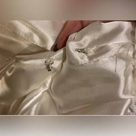 Raw silk mermaid wedding gown - Picture 12 of 12